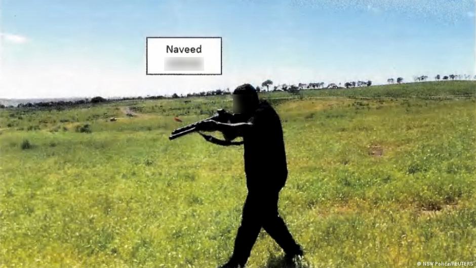 Bondi shooters threw unexploded pipe bombs at crowd — police – DW – 12/22/2025